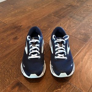 Brooks Ghost women’s size 9